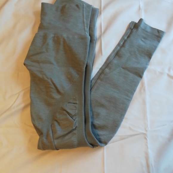Alphalete Cloud Grey Aero Leggings - Picture 5 of 6